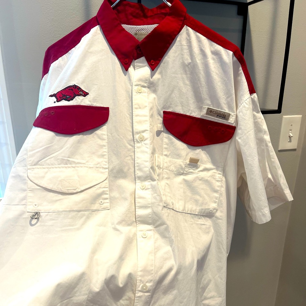 Men’s size XL Arkansas Razorbacks, Columbia brand fishing shirt